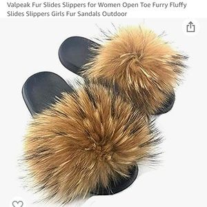 FLUFFY SLIPPERS